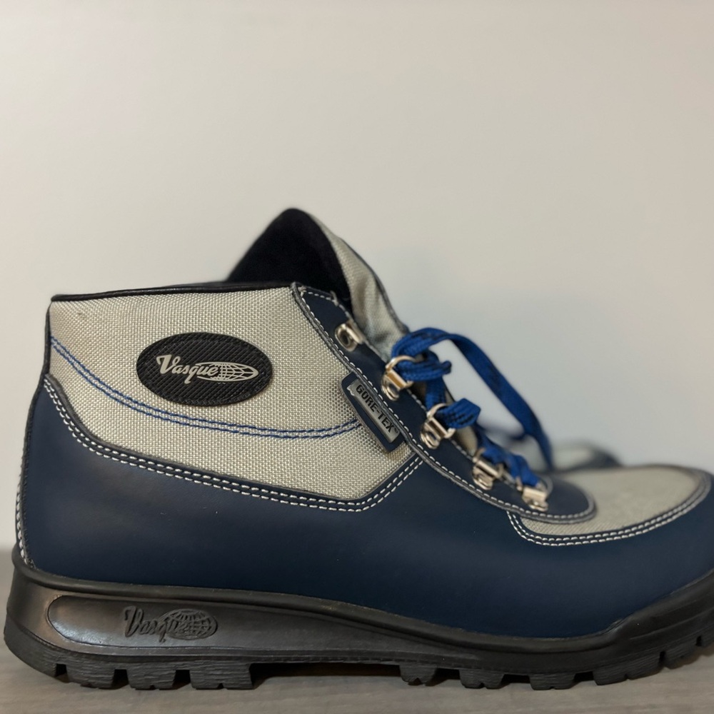 Men’s size 10 Vasque Skywalk GTX mid hiking boots Gortex Navy blue and gray